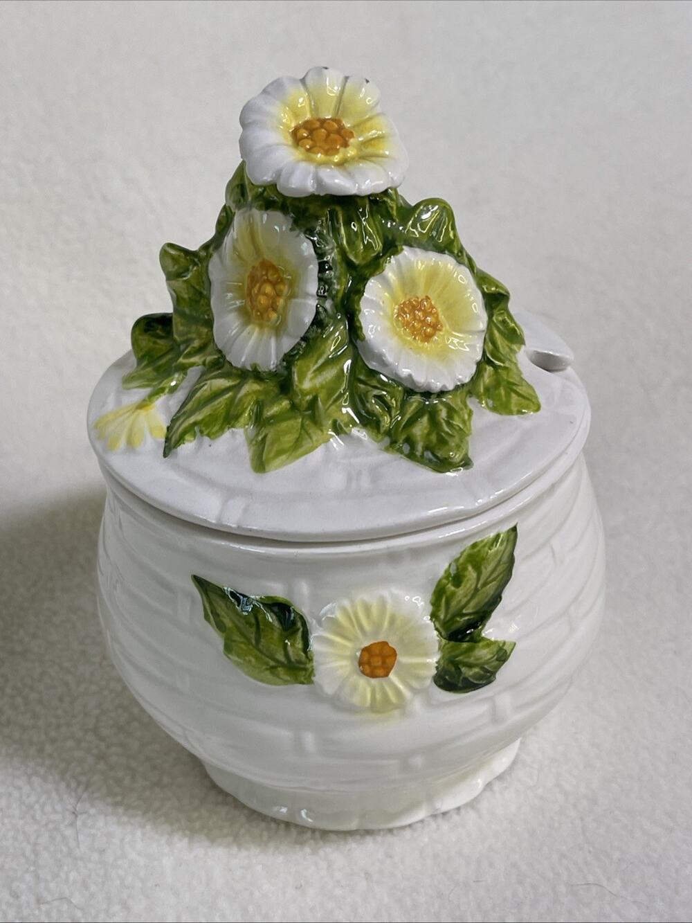 Lefton RUSTIC DAISY #3858 Embossed Daisies Yellow Accents JAM /JELLY & LID
